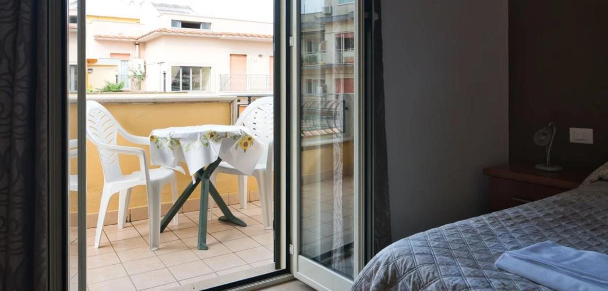 La Casa Degli Artisti 1 Hotell Nettuno Exteriör bild